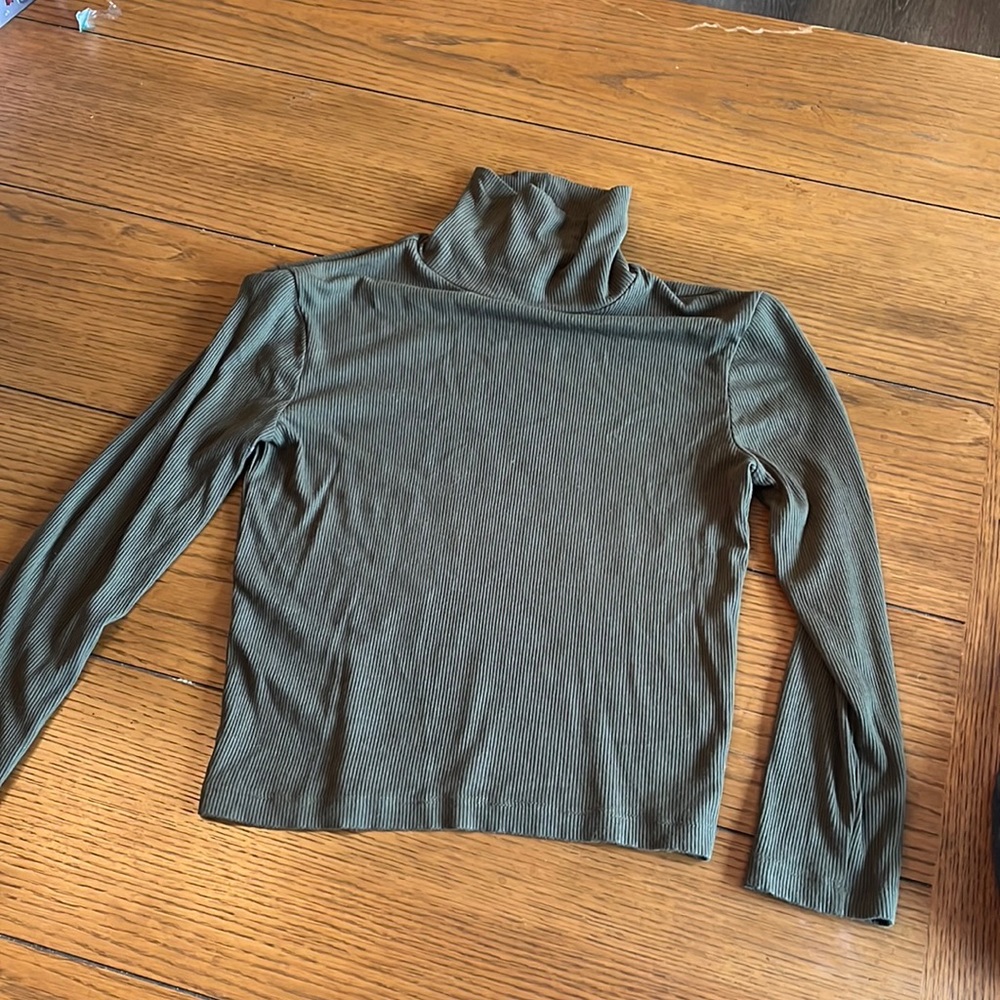 Forever 21 turtle neck cropped